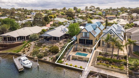 The Loft - Waterfront With Private Pool - e-Seniors 0