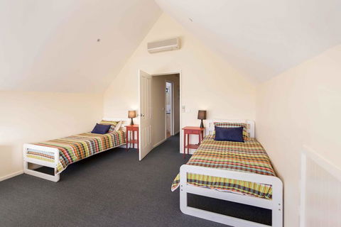 The Loft - Waterfront With Private Pool - e-Seniors 1