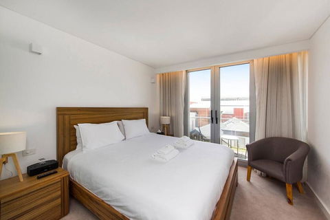 The Nest - Modern Room In Northbridge With Roof Terrace - e-Seniors 0
