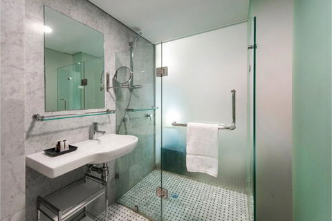 The Nest - Spacious Studio On Newcastle St With Roof Terrace - e-Seniors 2