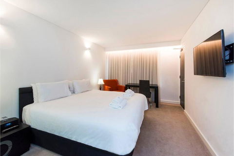 The Nest - Spacious Studio On Newcastle St With Roof Terrace - e-Seniors 0