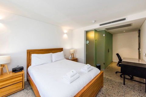 The Nest - Traditional Room In Northbridge And Roof Terrace - e-Seniors 1