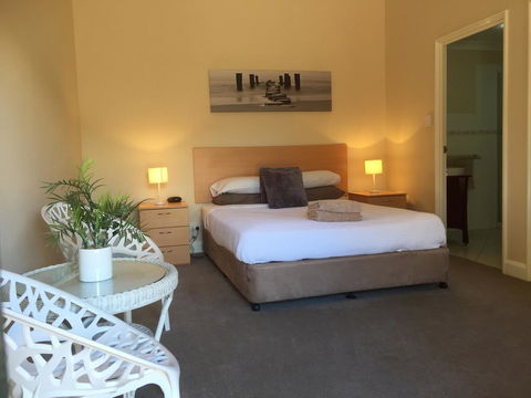 The Nosh & Nod - Howick Street - e-Seniors 0