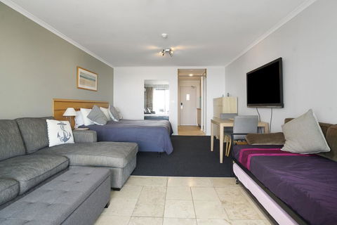 The Oaks Waterfront Resort, Unit 509 - e-Seniors 3