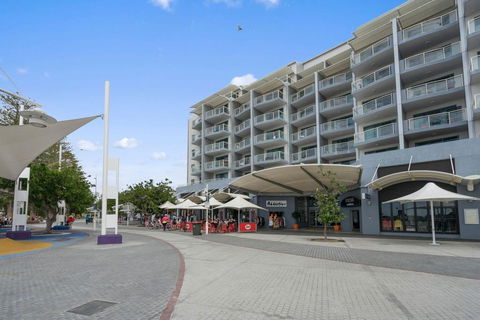 The Oaks Waterfront Resort, Unit 509 - e-Seniors 0