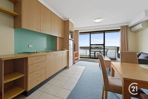 The Oaks Waterfront Resort, Unit 511 - e-Seniors 3