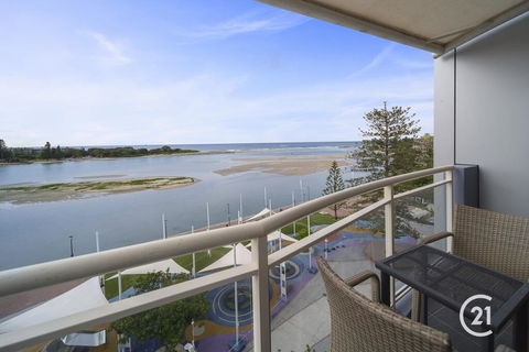 The Oaks Waterfront Resort, Unit 511 - e-Seniors 1
