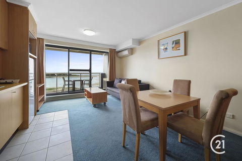 The Oaks Waterfront Resort, Unit 511 - e-Seniors 2