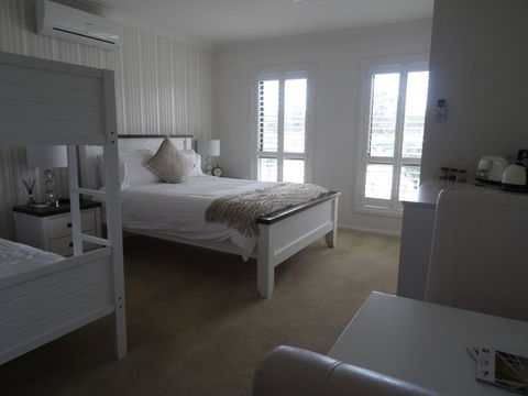 The Oxley Estate B&B - e-Seniors 0