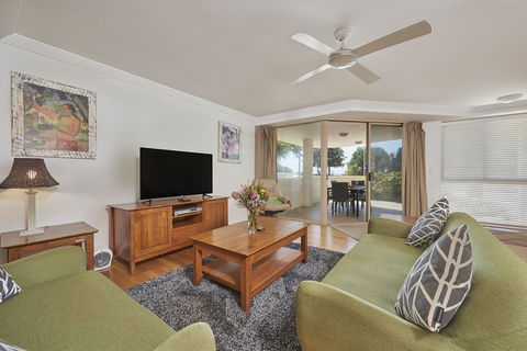 The Palms 2 @ Clarkes Beach - e-Seniors 0