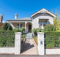 The Pearl on Prince  Stylish Cottage CBD Wifi - e-Seniors