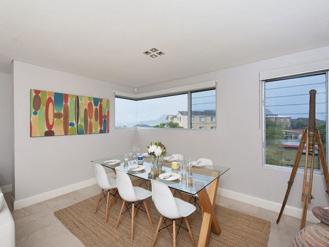 The Penthouse @ Little Beach - e-Seniors 3