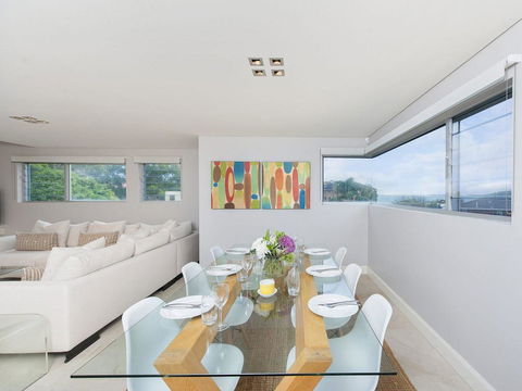 The Penthouse @ Little Beach - e-Seniors 1