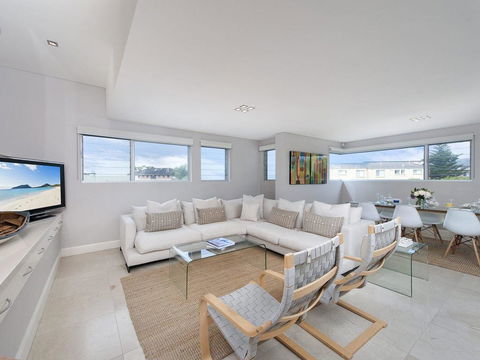The Penthouse @ Little Beach - e-Seniors 0