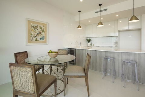 The Princess Bride - Executive 3BR Bulimba Apartment With Balcony In Central Location - e-Seniors 2