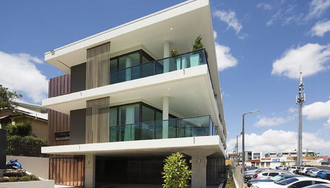 The Princess Bride - Executive 3BR Bulimba Apartment With Balcony In Central Location - e-Seniors 3