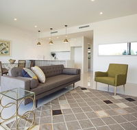 The Princess Bride - Executive 3BR Bulimba Apartment with Balcony in Central Location - e-Seniors
