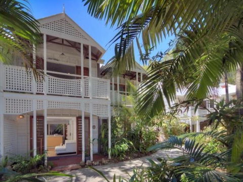 The Queenslander Fullmoon - e-Seniors 0