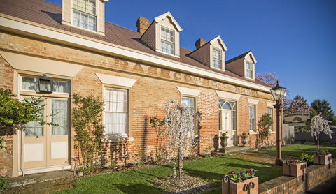 The Racecourse Inn - e-Seniors 0
