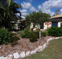 The Red Piranha - Rainbow Beach Close to everything air con and pet friendly - e-Seniors