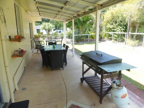 The Red Piranha - Rainbow Beach, Close To Everything, Air Con And Pet Friendly - e-Seniors 3
