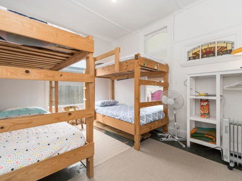 The Rosebud Beach Shack - e-Seniors 1