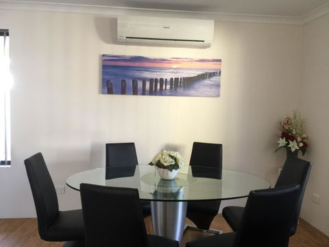 The Royal Dolphin Holiday Home - e-Seniors 3