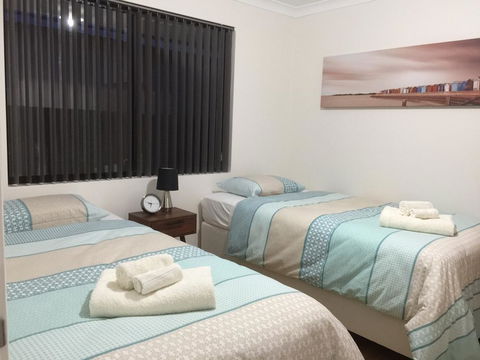 The Royal Dolphin Holiday Home - e-Seniors 2