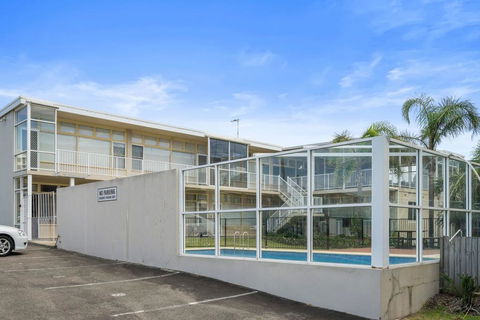 The Sands, Unit 9 - The Entrance - e-Seniors 1