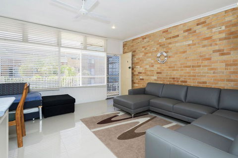 The Sands, Unit 9 - The Entrance - e-Seniors 3