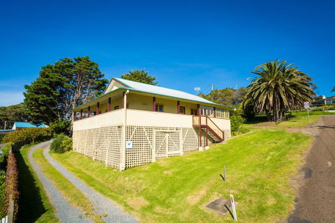 The Seamist Cottage - e-Seniors 1