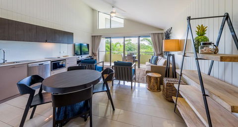 The Sebel Palm Cove Coral Coast - e-Seniors 1