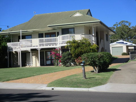 The Sun And The Sea In Hervey Bay - e-Seniors 0