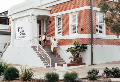 The Surf House - e-Seniors 1