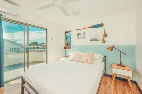 The Surf House - e-Seniors 0
