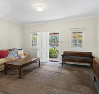 THE TEACHERS COTTAGE - e-Seniors
