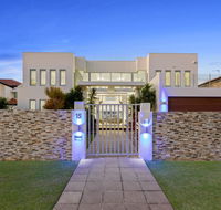 The White House GC Waterfront Home Cinema Jacuzzi Heated Pool - e-Seniors