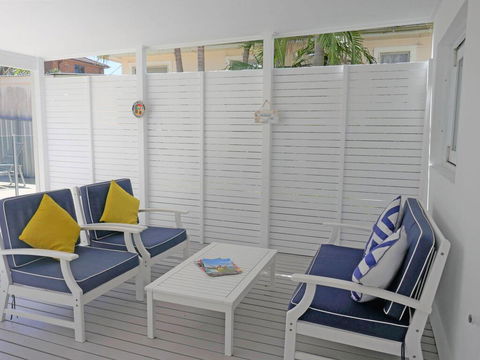 The White House', 25 Tomaree Road - Fantastic House With Pool, Linen FOXTEL & WII-U - e-Seniors 2