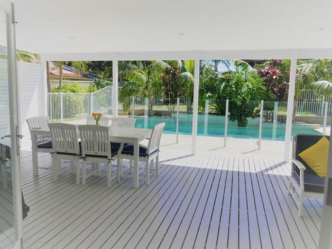 The White House', 25 Tomaree Road - Fantastic House With Pool, Linen FOXTEL & WII-U - e-Seniors 1