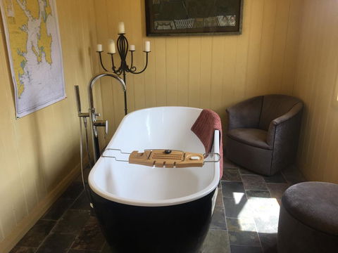 The Woolshed And Farmhouse Blue, Bruny Island - e-Seniors 3