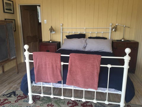 The Woolshed And Farmhouse Blue, Bruny Island - e-Seniors 2