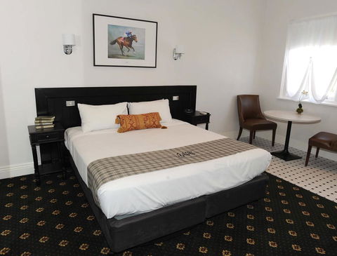 The Yarrawonga Hotel - e-Seniors 0