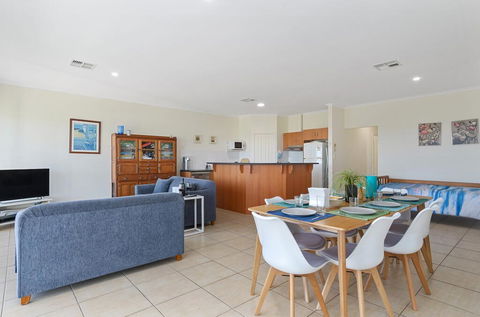 Ticky's Dream - 18 Turnberry Drive - e-Seniors 3