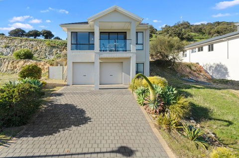 Ticky's Dream - 18 Turnberry Drive - e-Seniors 1