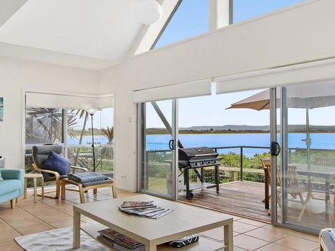 Tilbury Breeze - Ocean Views, Comfort And Style - e-Seniors 0