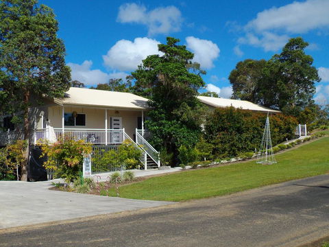 Tinaroo Sunset Retreat - e-Seniors 0