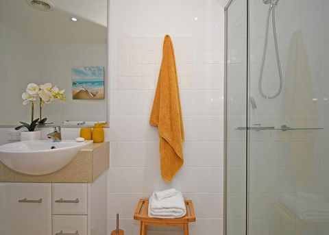 Tingeera Luxury Beachfront Apartments - e-Seniors 2