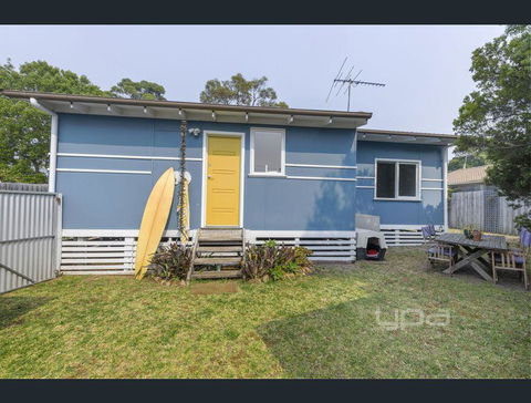 Toot Toot ! 50s Classic Beach House With Bungalow - e-Seniors 3