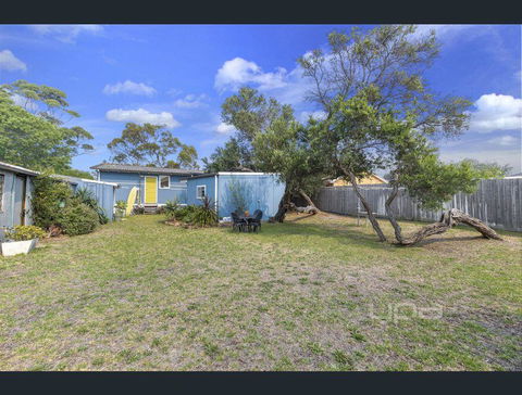 Toot Toot ! 50s Classic Beach House With Bungalow - e-Seniors 2