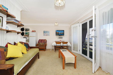 Toowoon Bay Beachside Unit, Unit 4 - e-Seniors 2